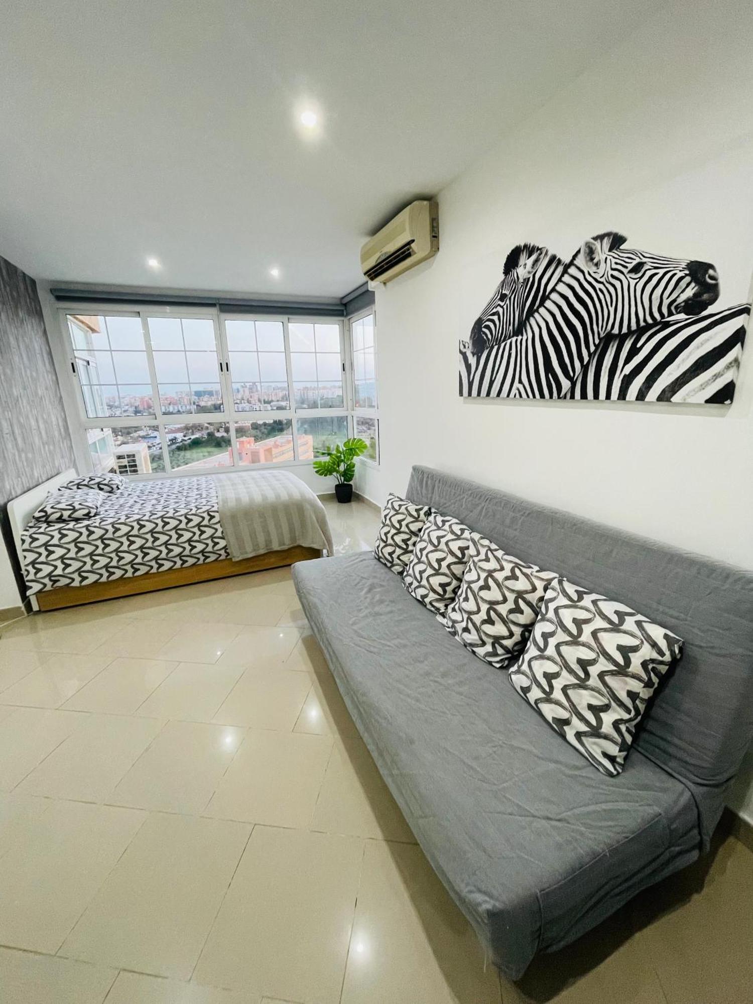 Apartamento La Torre 1337 Precioso, Moderno Y Con Piscina Torremolinos Eksteriør bilde